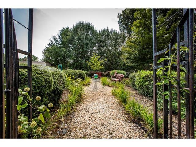 Matthews Manor Bed & Breakfast Dış mekan fotoğraf